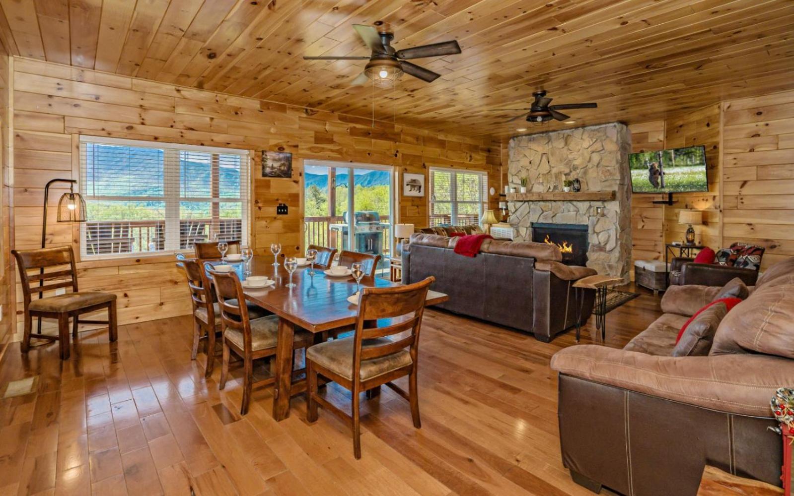 Beartastic Mountain View Lodge ガトリンバーグ エクステリア 写真
